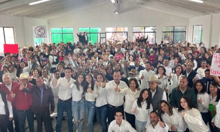 Fernando Orozco se registra como precandidato para la alcaldía de Parras ante el PRI