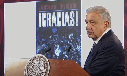 ¡Gracias! AMLO revela la portada de su nuevo libro