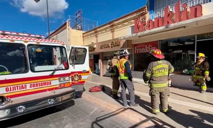 Saltillo: Incendio en una óptica Movilizó a las cuerpos de emergencias