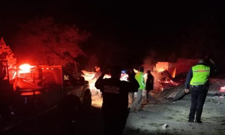 Durante la madrugada se incendia cabaña en Los Lirios