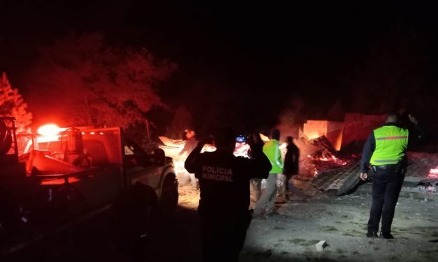 Durante la madrugada se incendia cabaña en Los Lirios