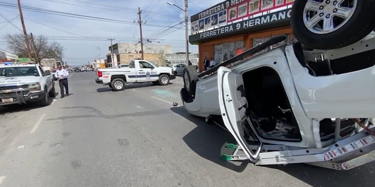 No respeta alto y provoca una volcadura en Saltillo