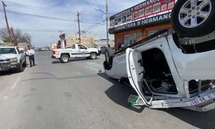 No respeta alto y provoca una volcadura en Saltillo