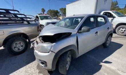 Omite señal de alto y quita derecho de paso para causar accidente en Saltillo
