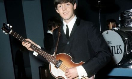 Recuperan el bajo en forma de violín de Paul McCartney después de 50 años