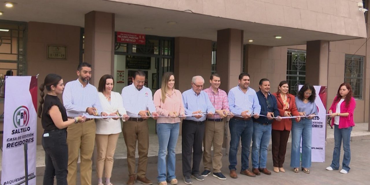 Regidores de Saltillo ofrecen múltiples servicios en casa de gestión