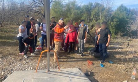 Rescatan a 74 migrantes en el Río Bravo; fallecen 3 personas