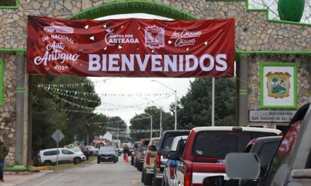 Ruedan con éxito más de 800 autos clásicos en Arteaga