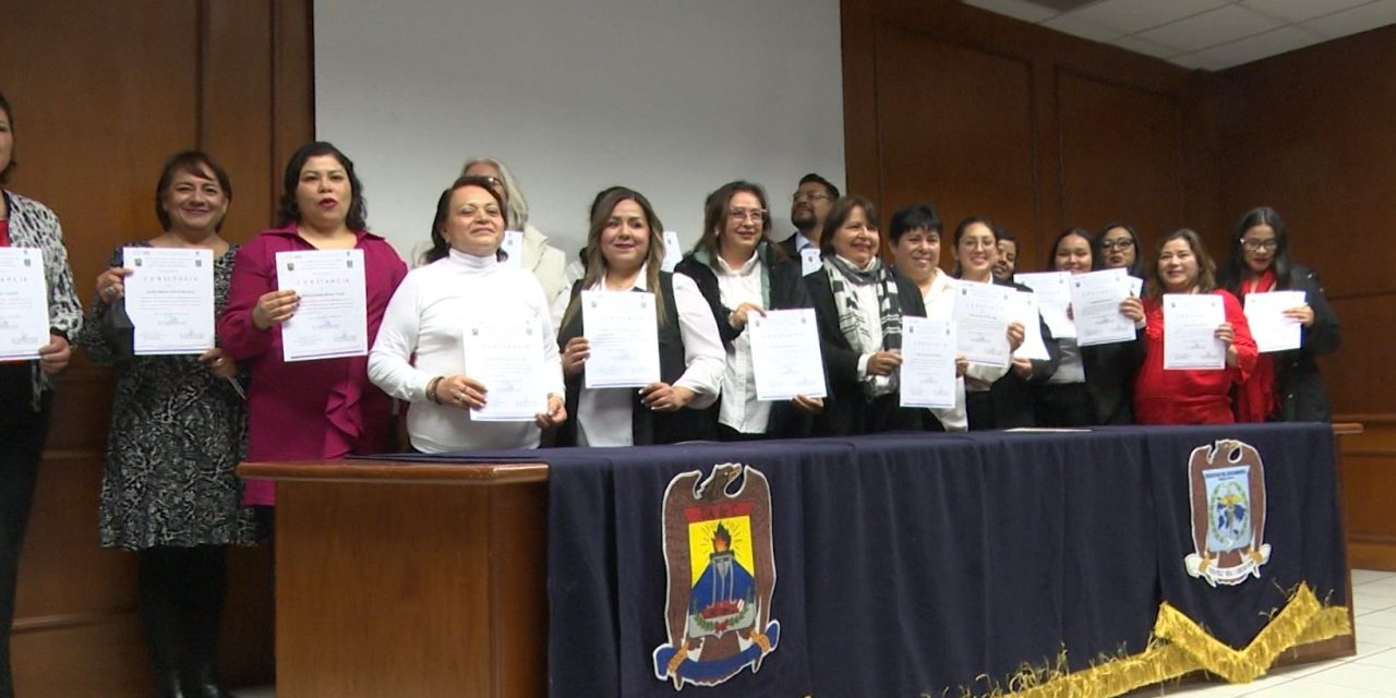 Se gradúan 27 cuidadores en Saltillo