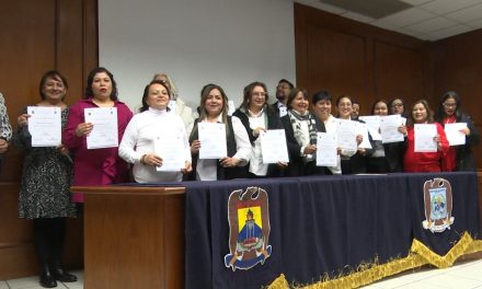 Se gradúan 27 cuidadores en Saltillo