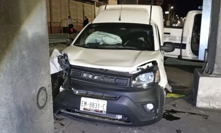 Conductor se queda dormido y choca en el Distribuidor Vial ‘El Sarape’