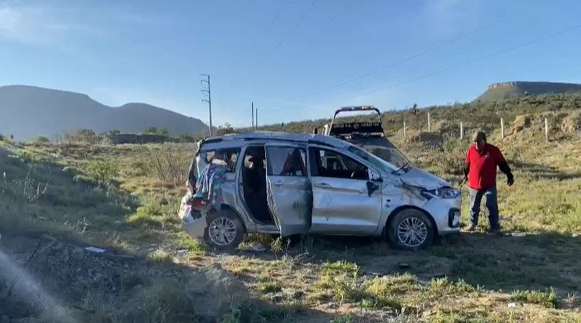 Tres heridos en volcadura sobre la carretera a Monclova