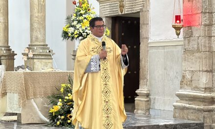 Celebran católicos el fin de la Semana Santa en Monclova