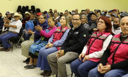 Otorgan despensas a adultos mayores empacadores en Acuña