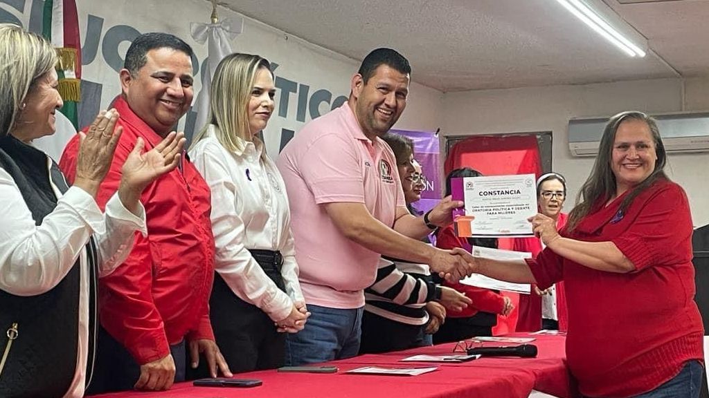 Capacita PRI a mujeres en Acuña