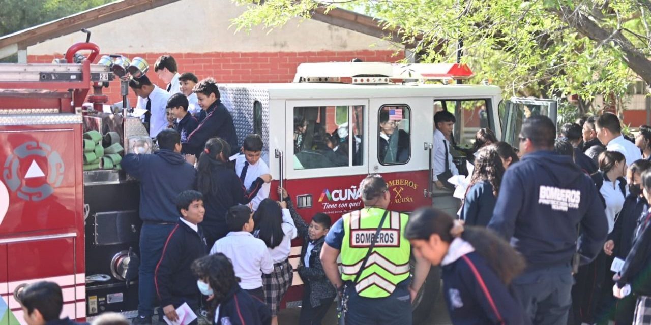 Atiende Acuña a sus jóvenes