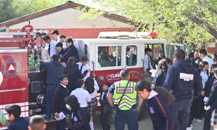Atiende Acuña a sus jóvenes