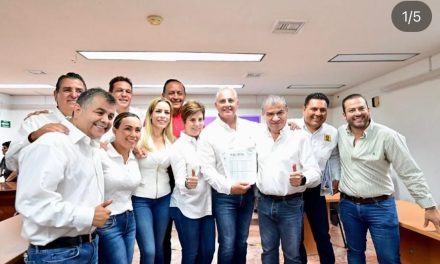 Realiza registro Román Cepeda como candidato a la alcaldía de Torreón