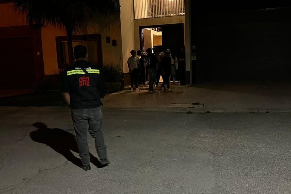 Disuelven fiesta clandestina con menores tomando en Torreón