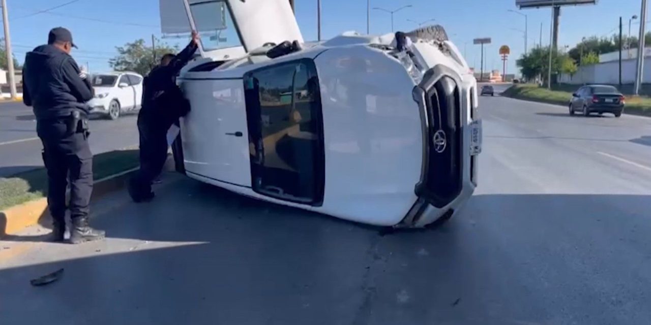 Accidente en la carretera Saltillo-Monterrey deja cuantiosos daños materiales