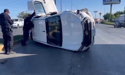 Accidente en la carretera Saltillo-Monterrey deja cuantiosos daños materiales