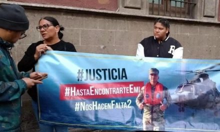 Madre de marino desaparecido tras desplome de helicóptero pide buscarlo