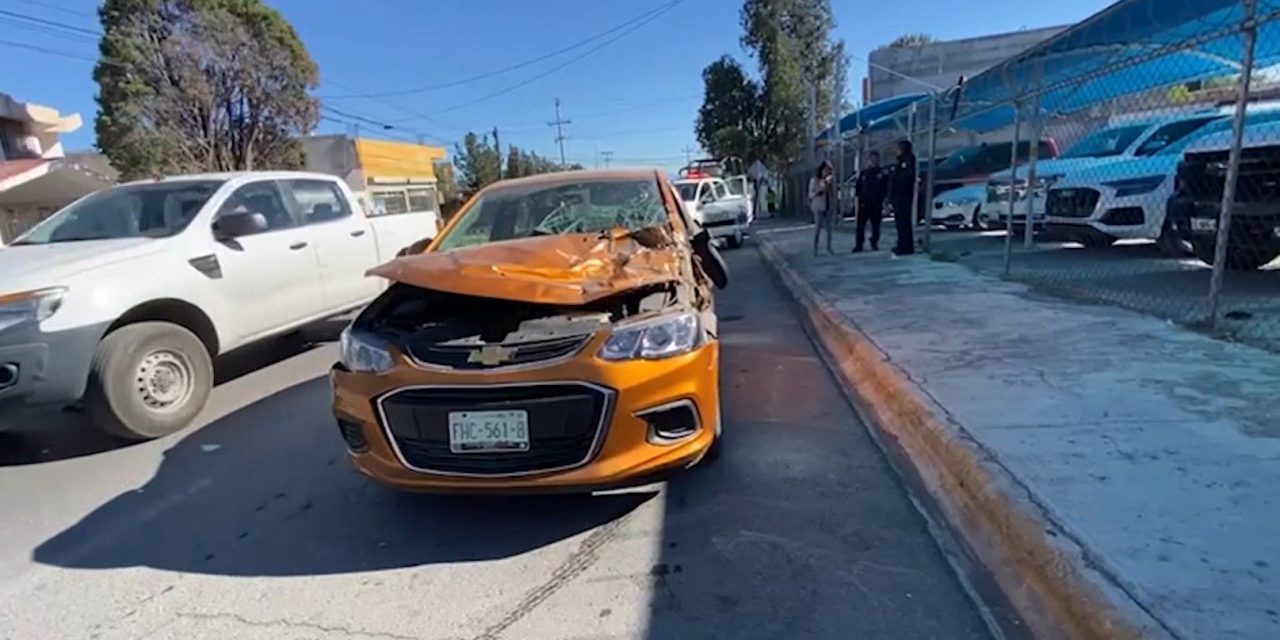Choca vehículo de municipio de Saltillo
