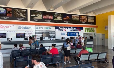 Continúa flujo de vacacionistas estos días en la Central de Autobuses de Saltillo