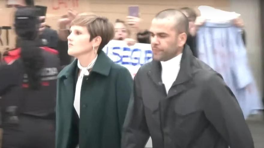 Dani Alves recupera su libertad al pagar una fianza de un millón de euros