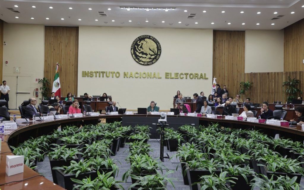 INE descarta cambiar al moderador del debate