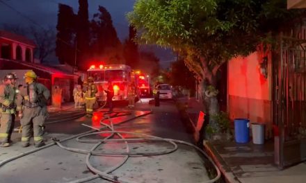 Hombre intenta quitarse la vida en Saltillo al incendiar su casa