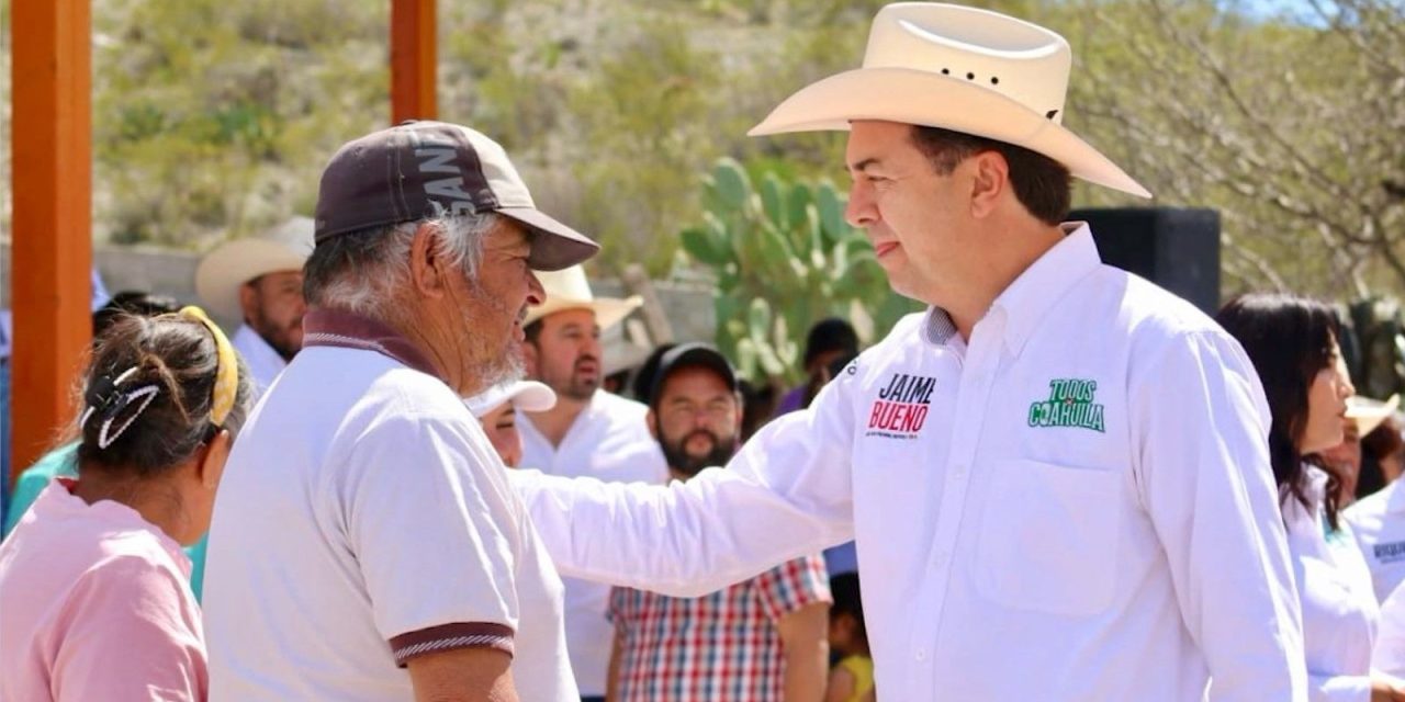 Jaime Bueno recorre ejido Zacatera de Saltillo