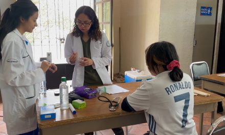 Llevan servicios médicos a Casa de los Niños en Saltillo