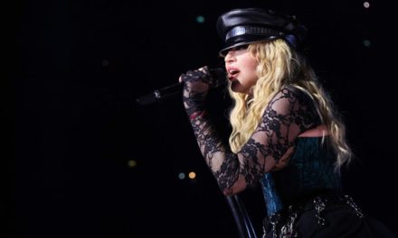 Madonna se enoja porque fanático no estaba de pie en su concierto… estaba en silla de ruedas