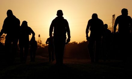 AMLO busca que empresas integren a migrantes en México