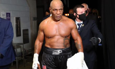Mike Tyson regresa al ring para enfrentarse a Jake Paul en el estadio AT&T en Texas