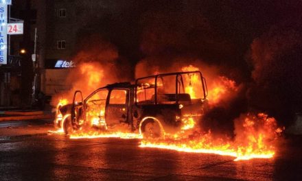 Acusan estudiantes ‘siembra’ de armas en la camioneta donde fue abatido el normalista en Guerrero