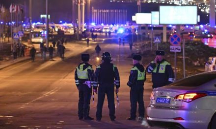 Se registra tiroteo a las afueras de Moscú durante concierto de rock y deja varios muertos