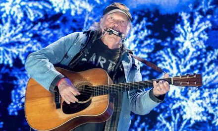 Neil Young anuncia el regreso de su música a Spotify