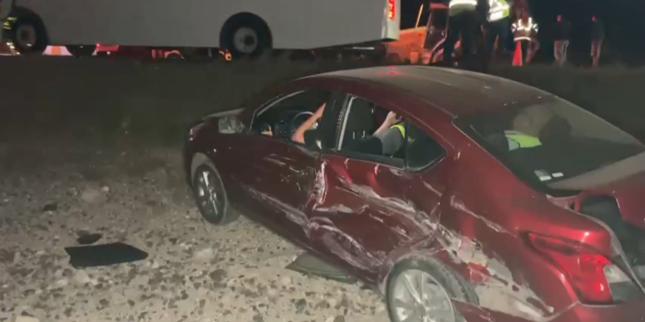 Saltillo: Por rebasar sin precaución terminó provocando fuerte choque