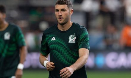 Santiago Giménez señala que en México ‘son pocos los profesionales’