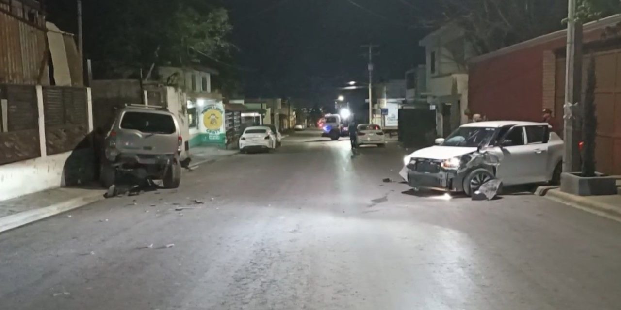 Se le atraviesa camioneta estacionada a un conductor ebrio en Saltillo y deja cuantiosos daños