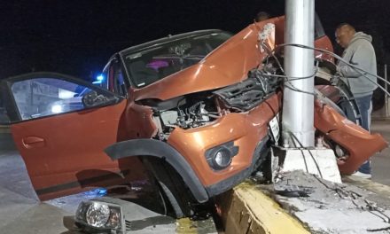 Hombre se rompe la nariz en fuerte choque en Saltillo