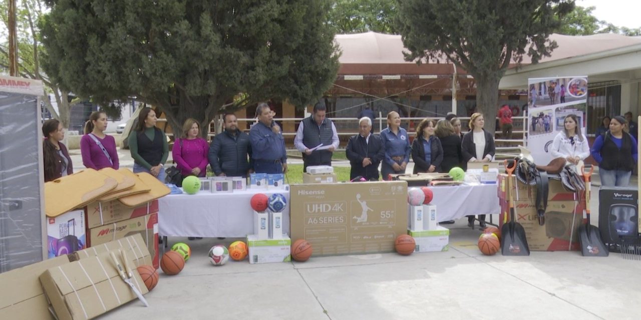 Supervisa Chema Morales entrega de apoyos