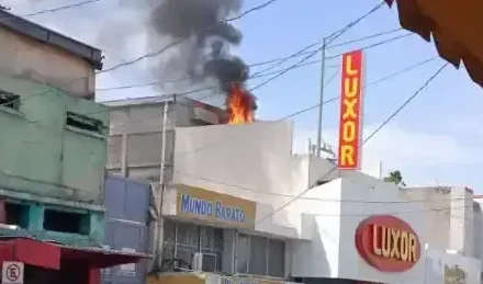 Se incendia zapatería en el Centro de Monclova