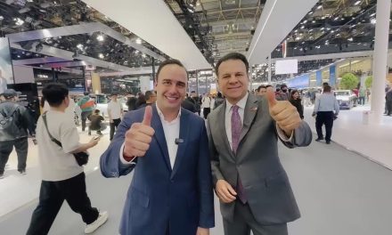 Trabaja Manolo Jiménez para fortalecer el clúster automotriz