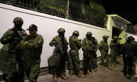 México rompe relaciones diplomáticas con Ecuador tras incidente en Embajada