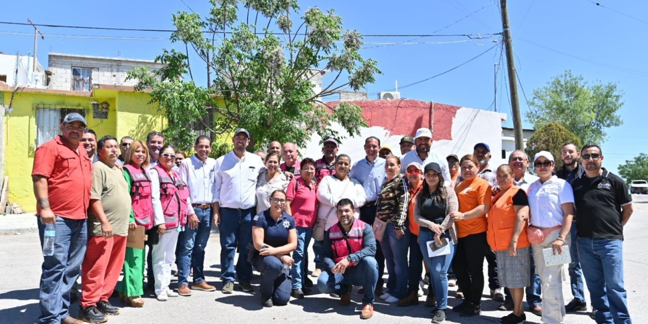 Charla Emilio de Hoyos con vecinos de Acuña