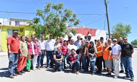 Charla Emilio de Hoyos con vecinos de Acuña