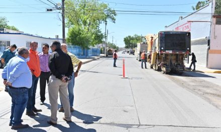 Supervisa Emilio de Hoyos pavimentación de vialidades